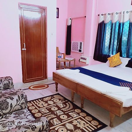 Hotel Gunjan Puri Esterno foto