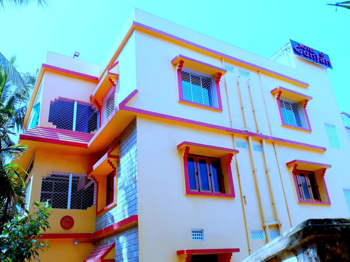 Hotel Gunjan Puri Esterno foto