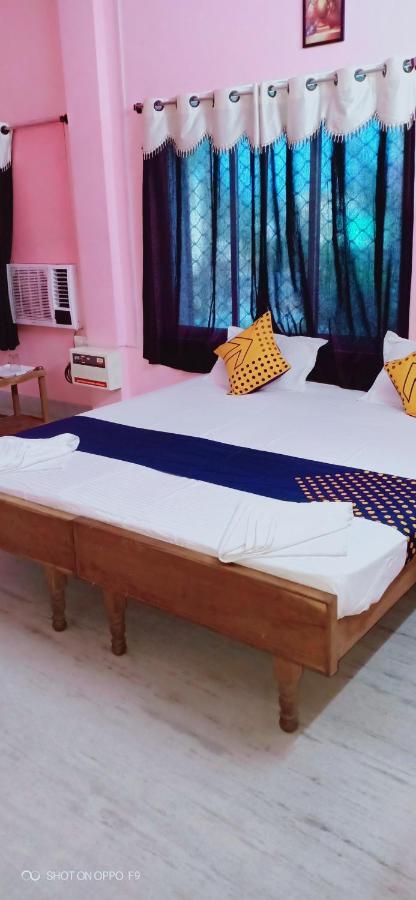 Hotel Gunjan Puri Esterno foto