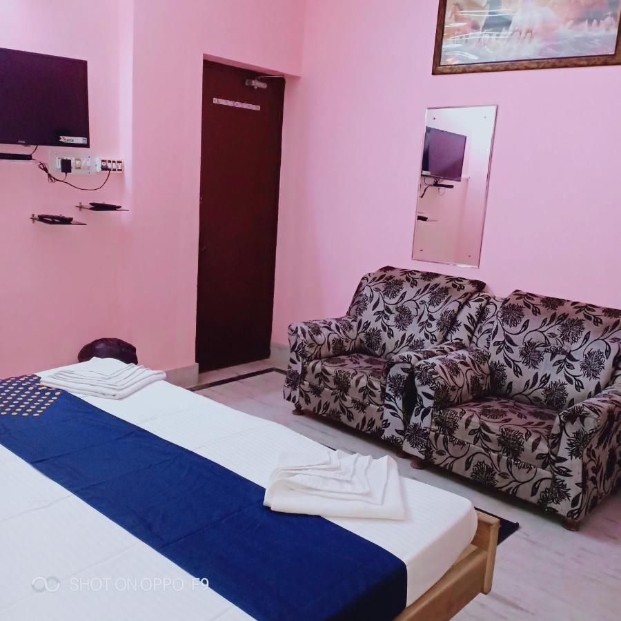Hotel Gunjan Puri Esterno foto