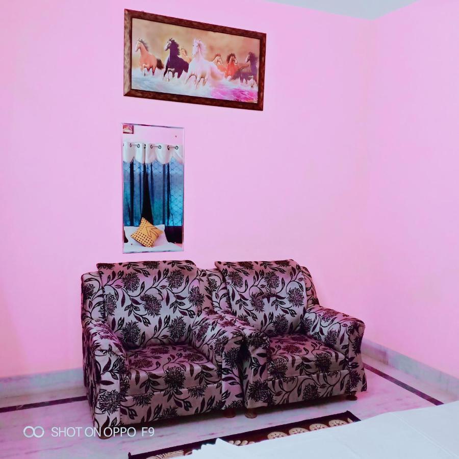 Hotel Gunjan Puri Esterno foto
