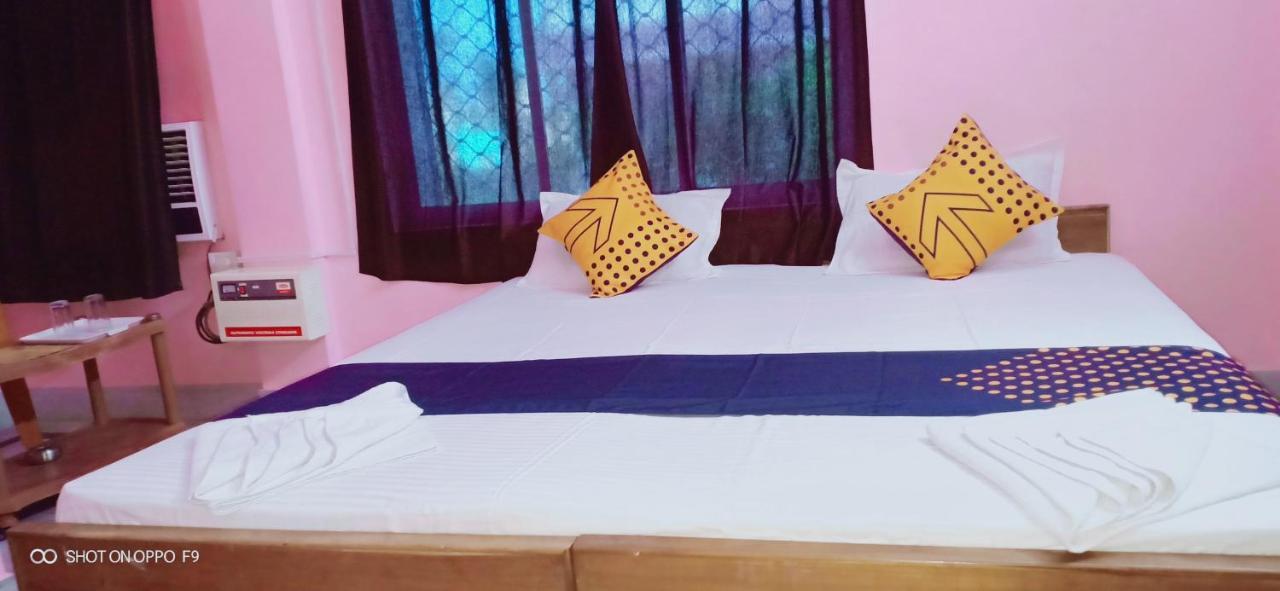 Hotel Gunjan Puri Esterno foto