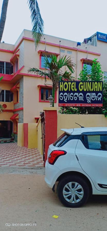 Hotel Gunjan Puri Esterno foto