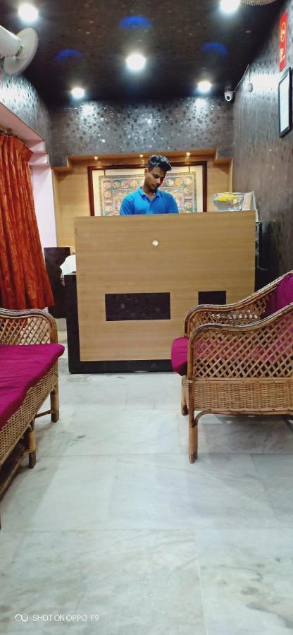 Hotel Gunjan Puri Esterno foto