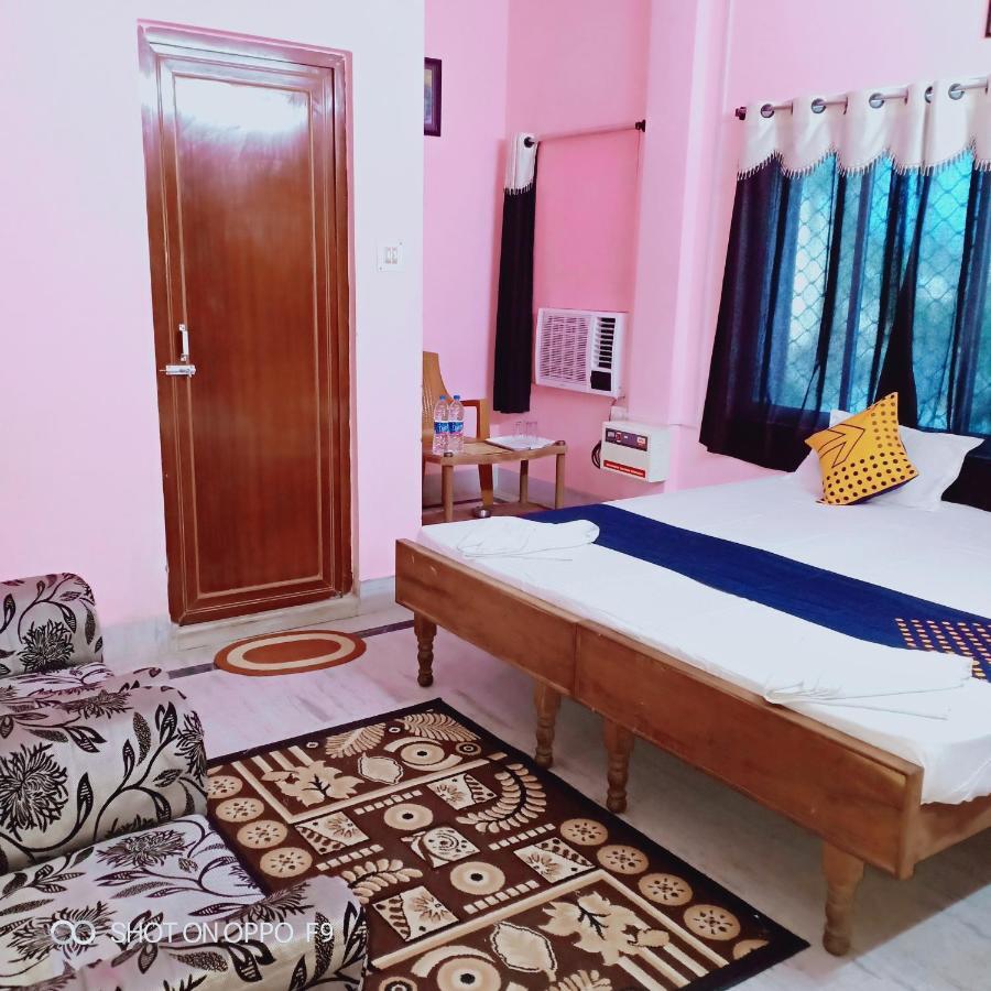 Hotel Gunjan Puri Esterno foto